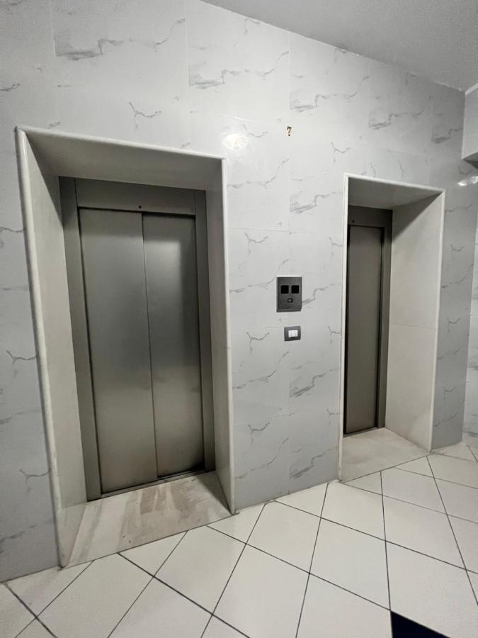 VlorëComfy Apartamentアパートメント エクステリア 写真